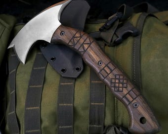 Tomahawk bushcraftbijl met volledige tang: kampeerbijl met foedraal