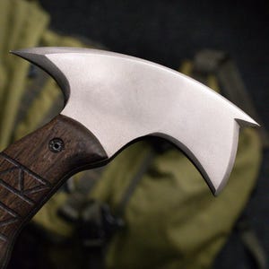 Hacha de supervivencia Bushcraft Tomahawk de espiga completa con funda, hacha de camping grabada, hecha a mano