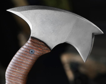 Gesmede Tomahawk-bijl 14'' volledige tang, gegraveerde bushcraftbijl met schede