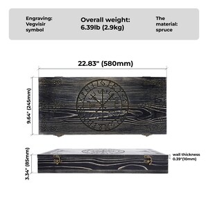 Pu&ograve; includere: Un set di tre tazze in ceramica con finitura opaca e macchiettata. Le tazze sono nei toni del crema, grigio chiaro e grigio scuro. Ogni tazza ha un design semplice e minimalista e un manico arrotondato.
