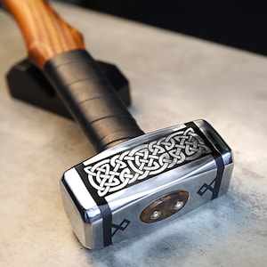Martillo nórdico grabado: regalo vikingo personalizado para hombre, hecho a mano