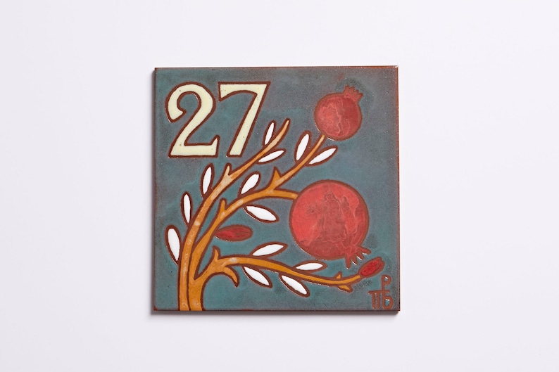 This ornamental tree’s unique shape and rich colors will make a lasting impression on visitors. Perfect for adding a personal touch to your front door area. The ceramic house number plaque makes it easy to find your home and adds a stylish flair.