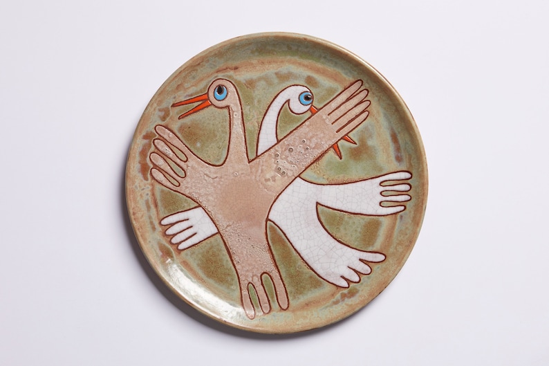 Introducing the Two Birds Ceramic Plate, a beautiful and timeless piece of craftsmanship. Expertly crafted from fine ceramic with an earthy and warm color palette, this plate offers a sophisticated yet inviting look that will last for years.