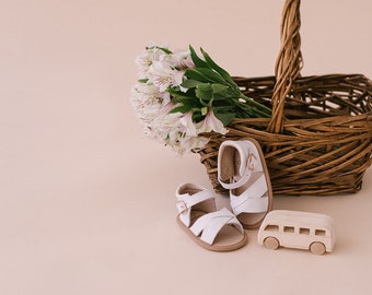 White Baby Sandals // Babe Basics Genuine Leather Sandal for Babies and Toddlers// Leather Baby Sandals // Baby Sandals // Baby Shoes