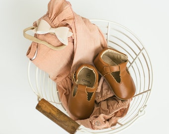 Brown Baby Mary Janes // Babe Basics Genuine Leather Mary Jane for Babies and Toddlers // Tawny // Baby Shoes // Mary Jane Shoes