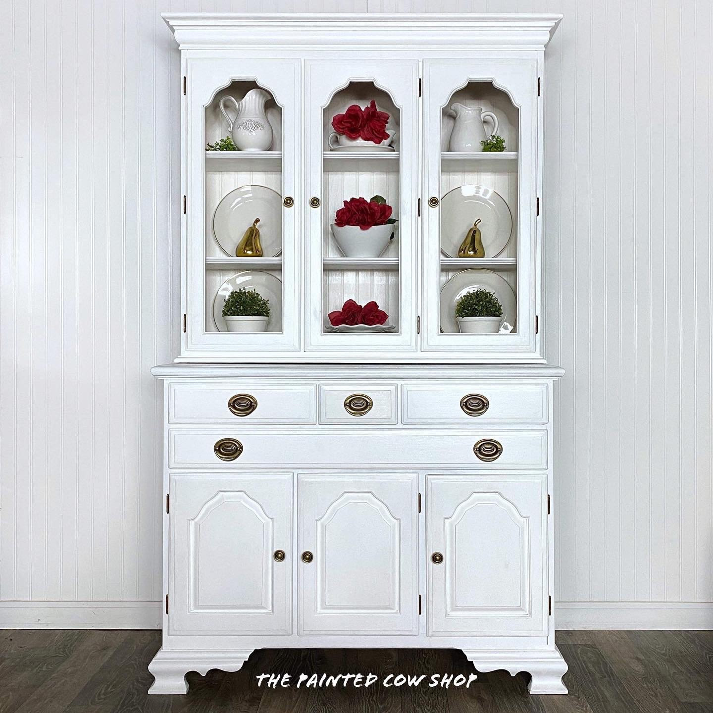 Se vende armario de porcelana pintado en blanco personalizado | Etsy