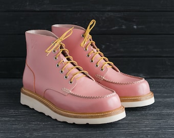 Bottes en cuir roses moc toe pour hommes et femmes faites à la main - #SamuraiMocToe by WollfAndBeard