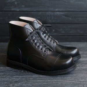 Cap Toe Springerstiefel, handgefertigte Anzugstiefel, Herren Damen Leder Arbeitsstiefel Nach Maß von WolfAndBeard Bild 8