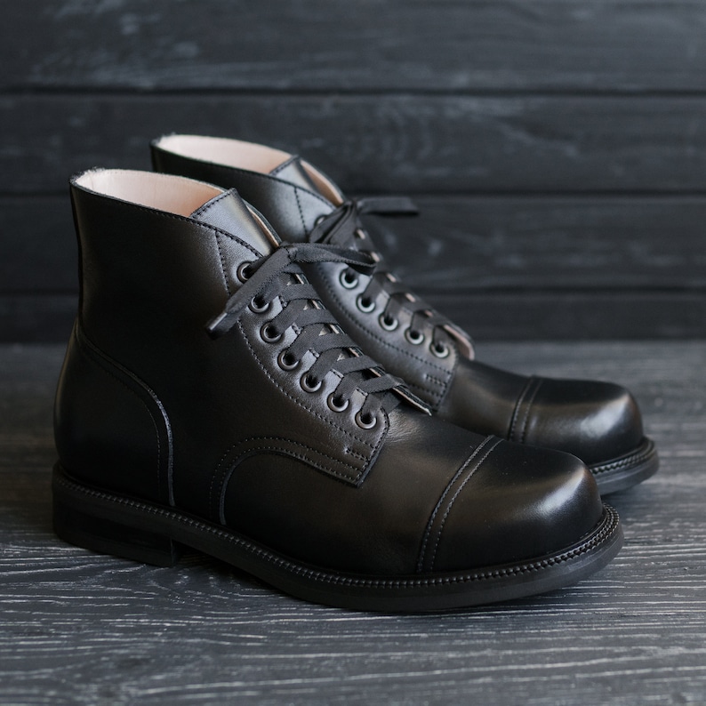 Cap Toe Springerstiefel, handgefertigte Anzugstiefel, Herren Damen Leder Arbeitsstiefel Nach Maß von WolfAndBeard Bild 8