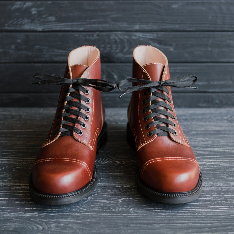 Cap Toe Springerstiefel, handgefertigte Anzugstiefel, Herren Damen Leder Arbeitsstiefel Nach Maß von WolfAndBeard Bild 3