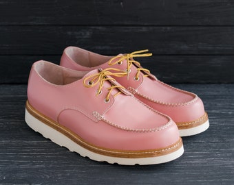 Moc Toe Oxford rose - Jolies chaussures d'été en cuir pour hommes et femmes - #HoboMocToe par WolfAndBeard