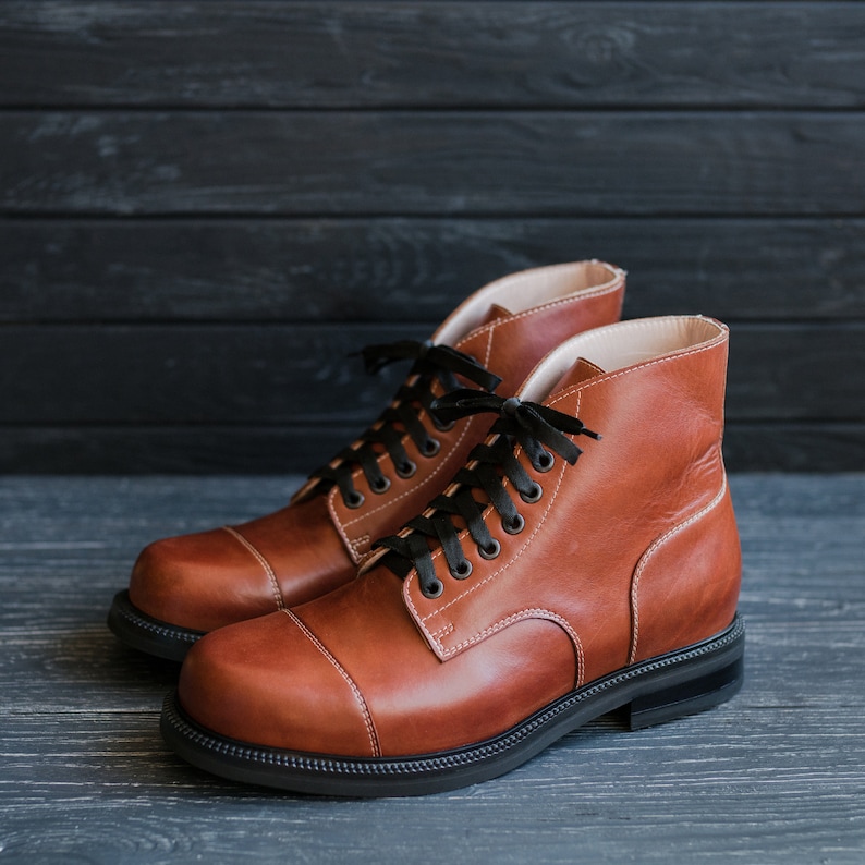 Cap Toe Springerstiefel, handgefertigte Anzugstiefel, Herren Damen Leder Arbeitsstiefel Nach Maß von WolfAndBeard Bild 5