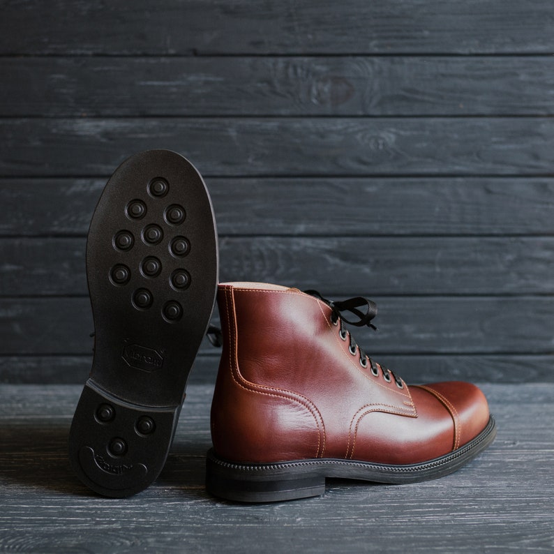 Cap Toe Springerstiefel, handgefertigte Anzugstiefel, Herren Damen Leder Arbeitsstiefel Nach Maß von WolfAndBeard Bild 2