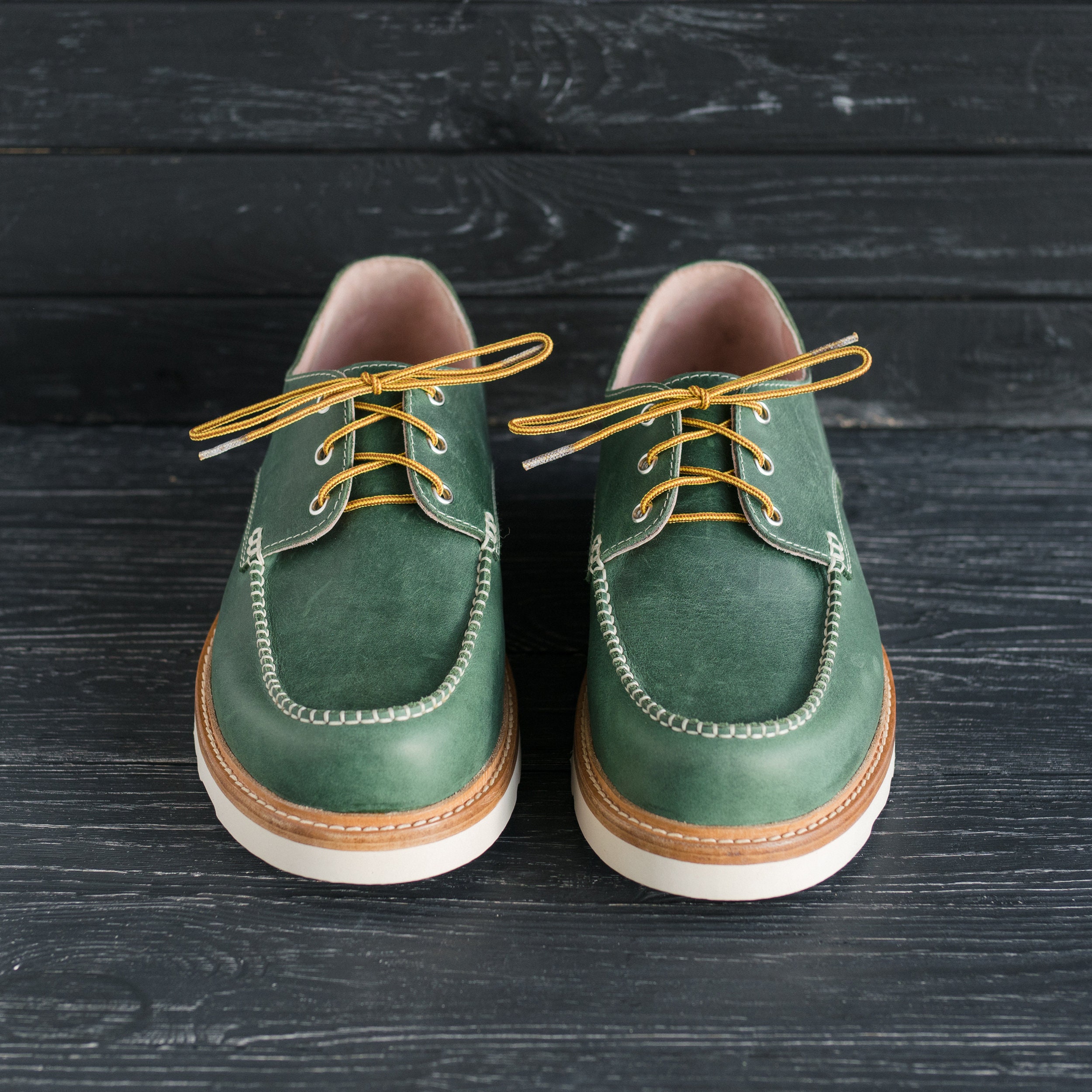 Classic Moc Toe Green Leather Mens Women Summer Shoes