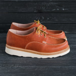 Moc Toe Orange Schuhe Klassische Oxford Lederschuhe, Handgefertigte Lederschuhe HoboMocToe by WolfAndBeard Bild 3