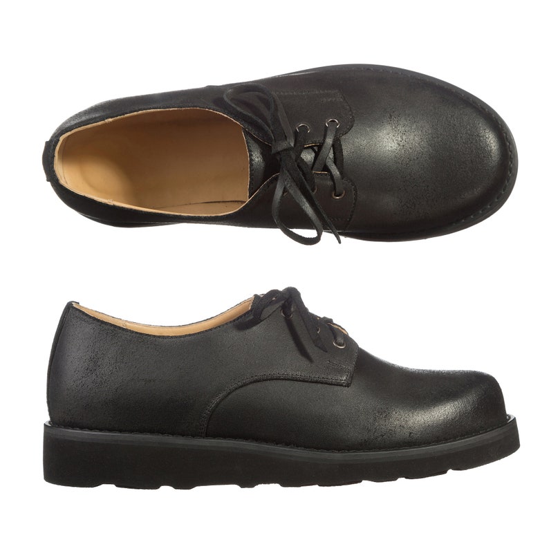 vibram black shoes