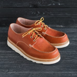 Moc Toe Orange Schuhe Klassische Oxford Lederschuhe, Handgefertigte Lederschuhe HoboMocToe by WolfAndBeard Bild 1