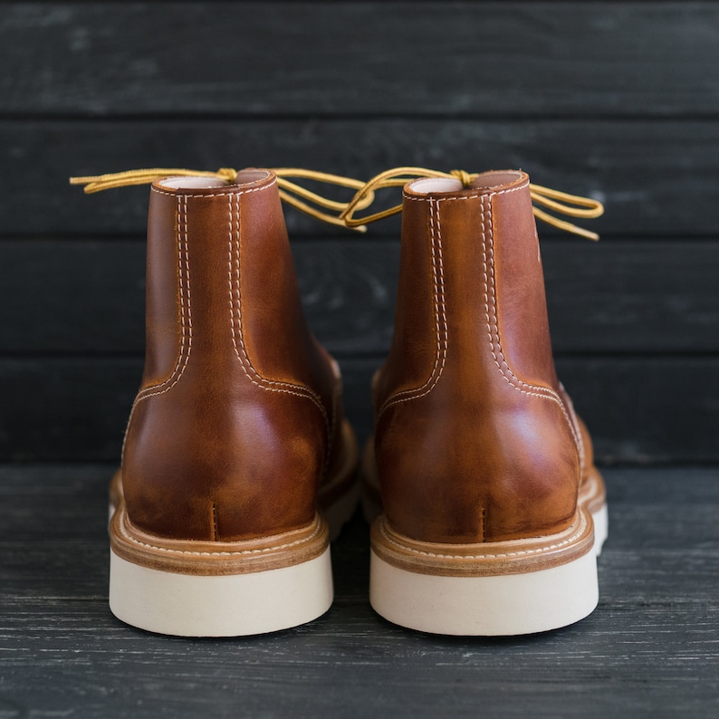 Bottines classiques en cuir marron pour hommes et femmes à bout mocassin SamuraiMocToe par WolfAndBeard image 8