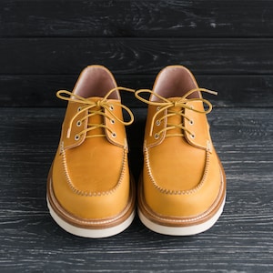 Moc Toe oranje schoenen klassieke Oxford Heritage Style laarzen, handgemaakte leren herenschoenen HoboMocToe door WolfAndBeard afbeelding 6