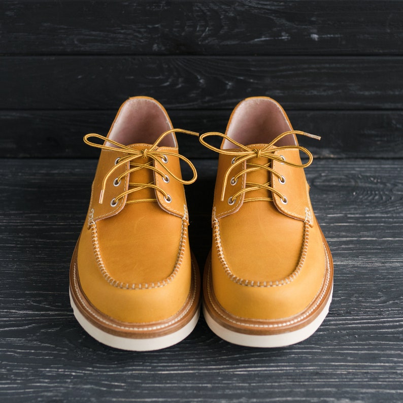 Moc Toe oranje schoenen klassieke Oxford Heritage Style laarzen, handgemaakte leren herenschoenen HoboMocToe door WolfAndBeard afbeelding 6