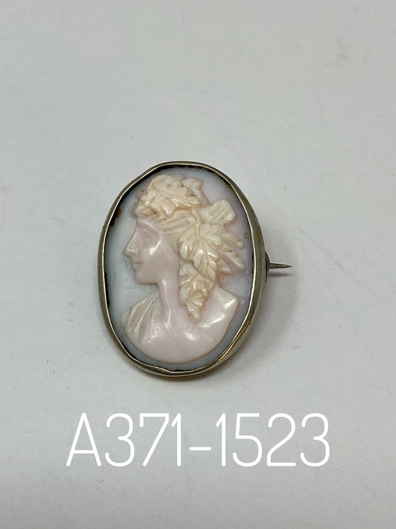 Small Antique Pink Cameo Brooch. - image 6