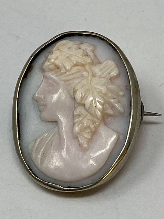 Small Antique Pink Cameo Brooch. - image 5