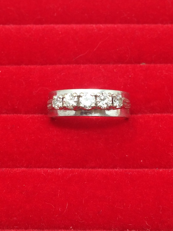 Antique Ladies 18Ct White Gold Diamond Ring with T