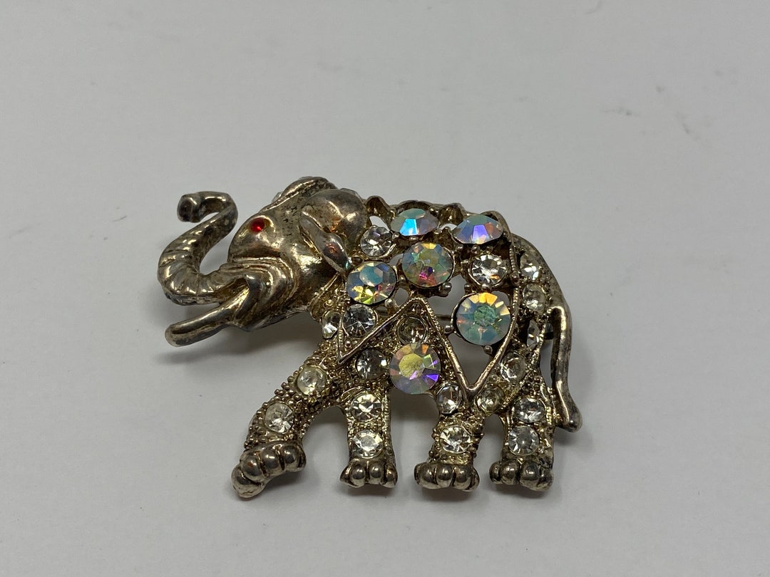Badge éléphant My ABC Métal doré pâle et émail beige
