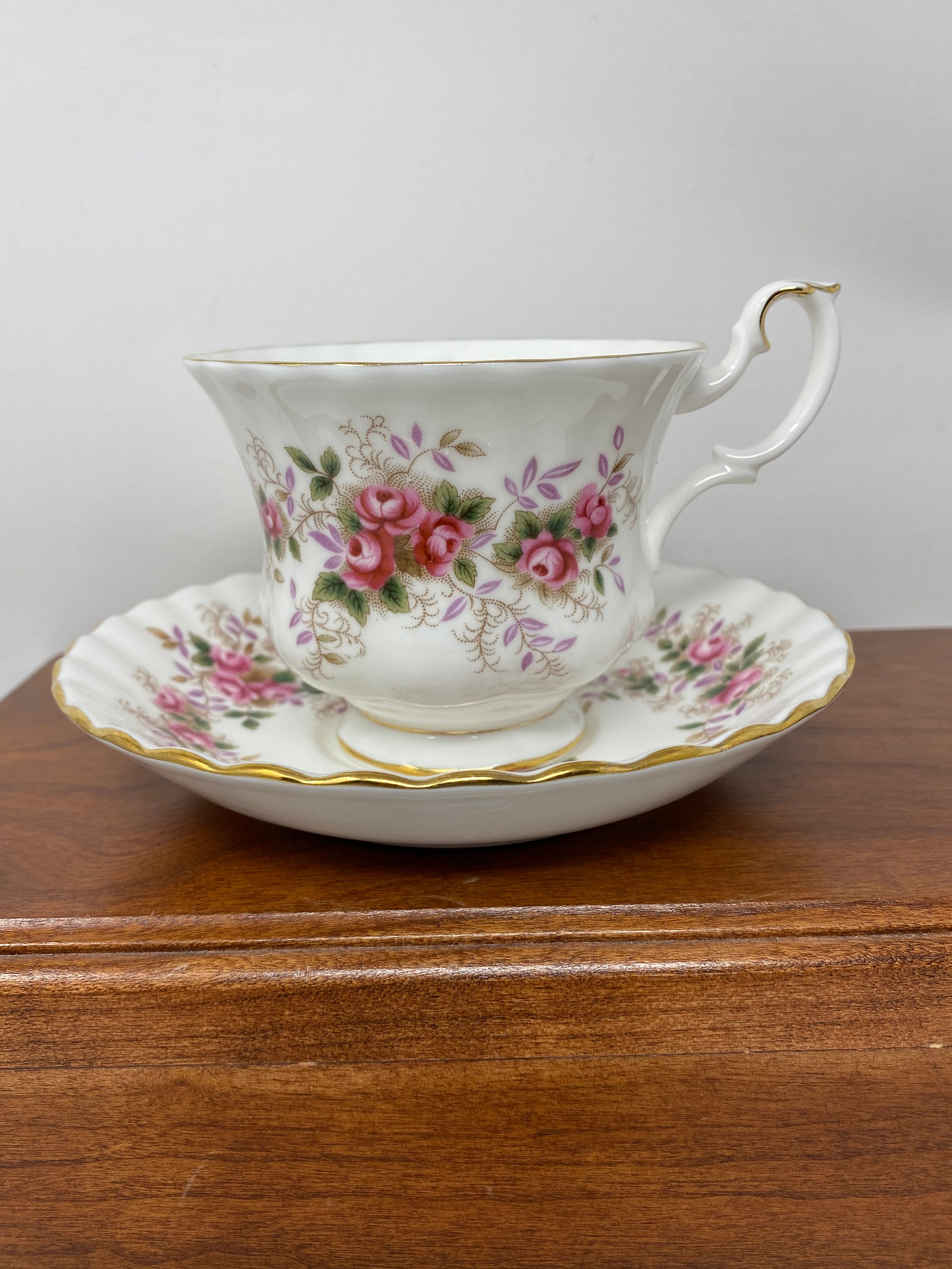 Royal Albert ロイヤルアルバート ラベンダーローズ カップ＆ソーサー