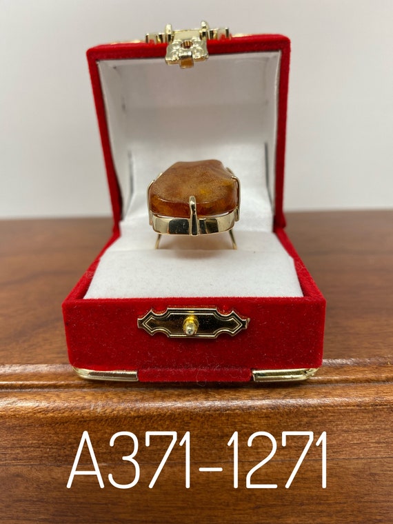 Vintage Estate 14Kt Gold and Amber Ring. - image 10