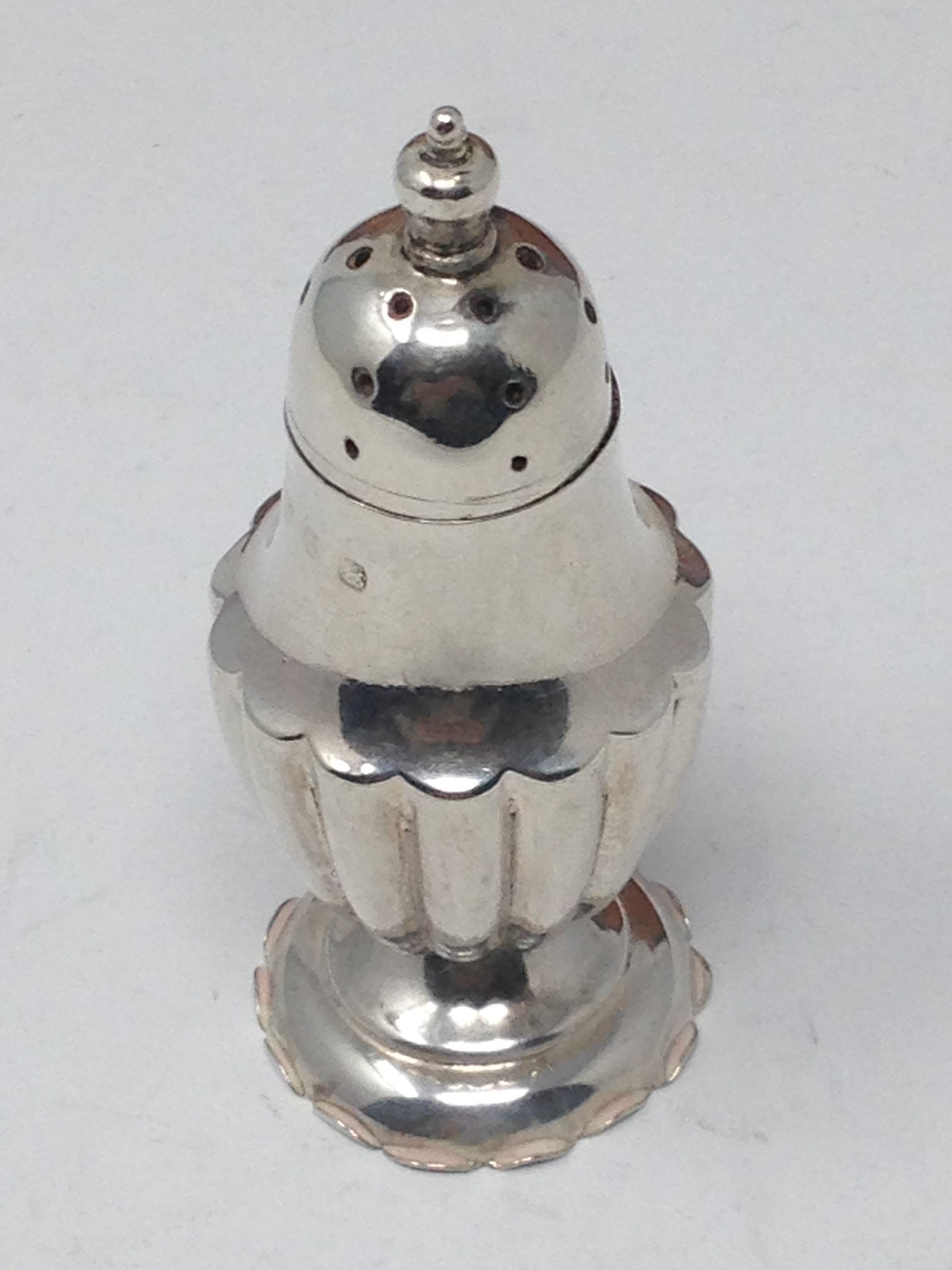 アンティークのヘンリー・マシューズ 1897 スターリングシルバー製小型