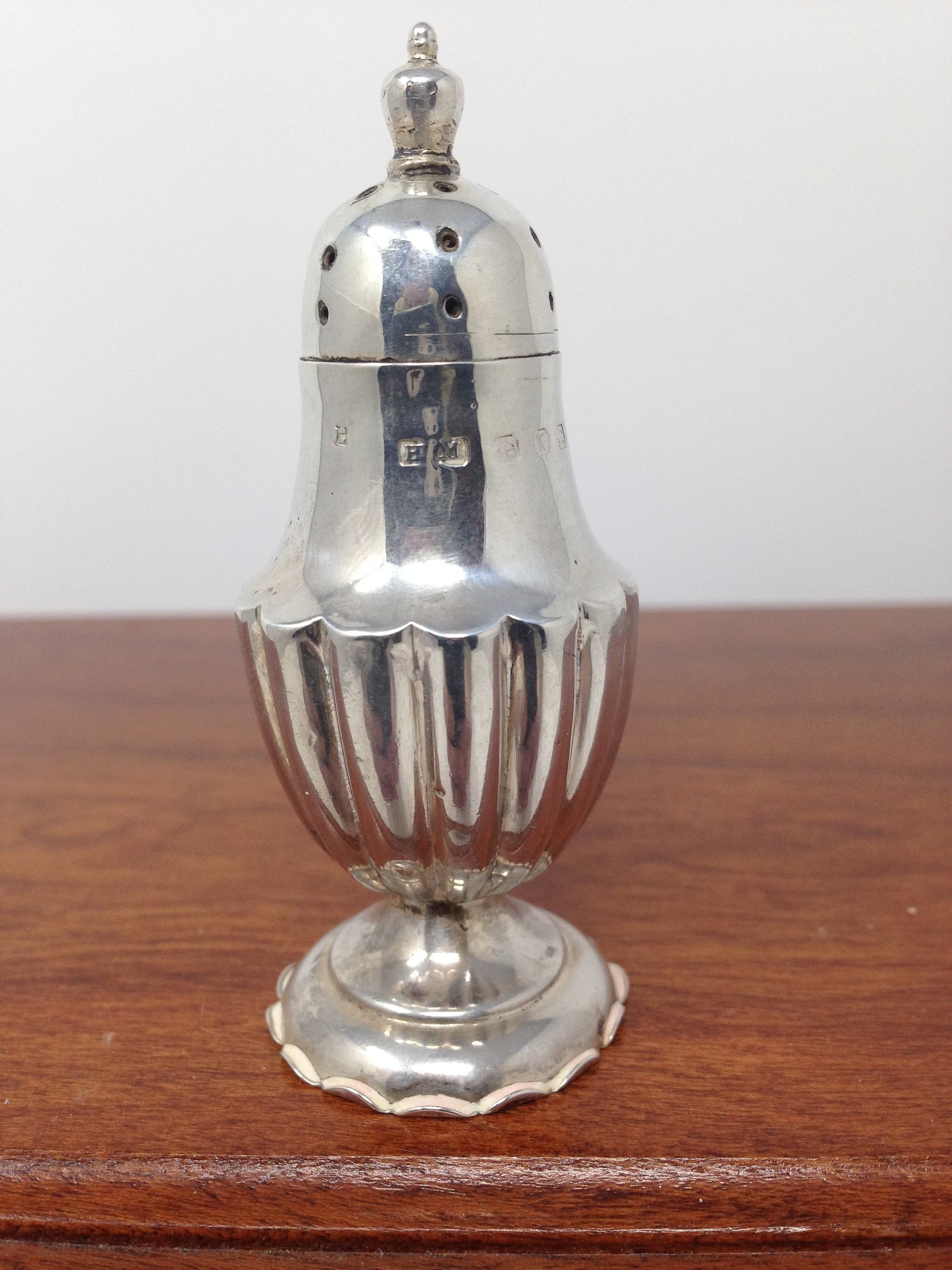 アンティークのヘンリー・マシューズ 1897 スターリングシルバー製小型