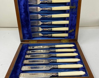 Vintage Boxed 12 piece Knives and Forks Set.
