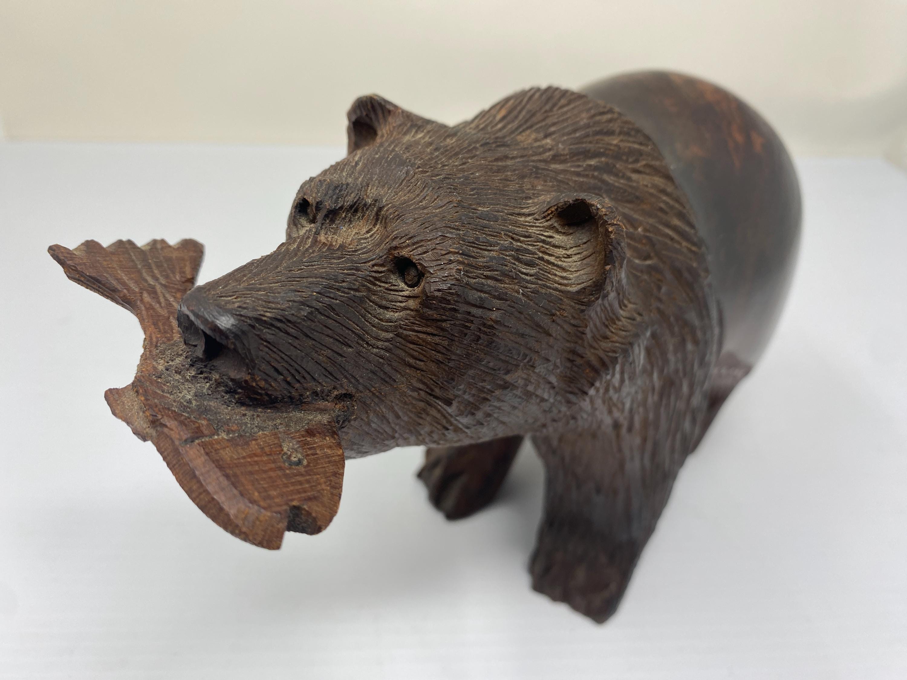 Carved wood bear with fish - Etsy 日本
