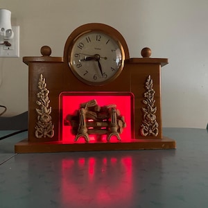 Working Vintage UNITED United Clock Corp. Electric Mantel Clock Glowing Fireplace.