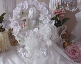 Wreath of vintage white roses, shabby chic atmosphere, imbued with softness!