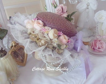 Ancien canotier, campagne chic, et sa profusion de roses et fleurs, empreint de romantisme !