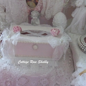 Tissue box, shabby boudoir, pompadour pink and lace.