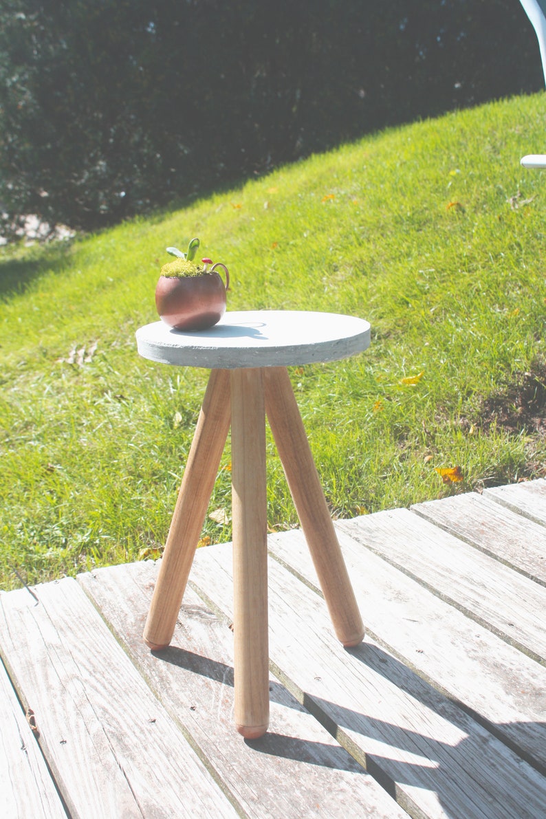 Modern Miminalist Handcrafted in USA Concrete End table Stool with rounded feet