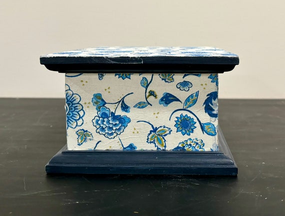 Blue and White Upcycled Vintage Jewelry Box, pain… - image 3