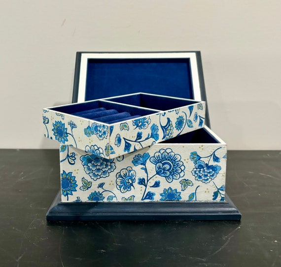 Blue and White Upcycled Vintage Jewelry Box, pain… - image 7