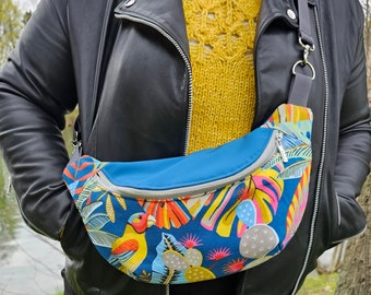 Belt bag to wear across the body