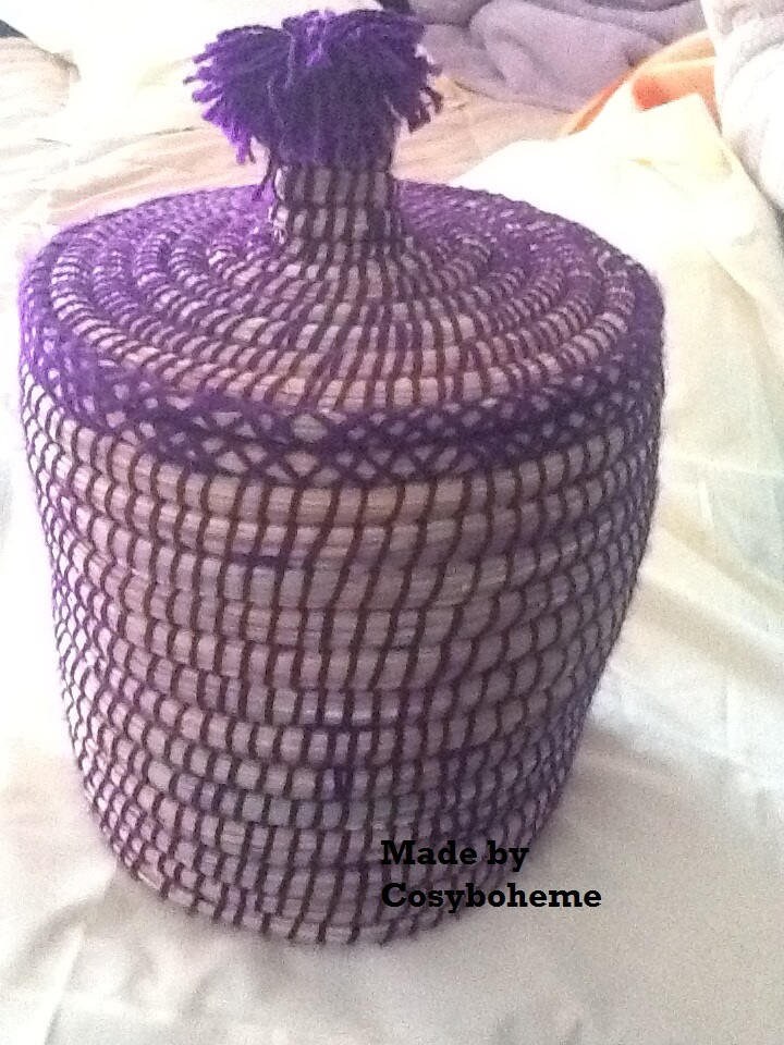 Corbeille Berbère avec Pompon Laine Adda, Disponible en Plusieurs Couleurs