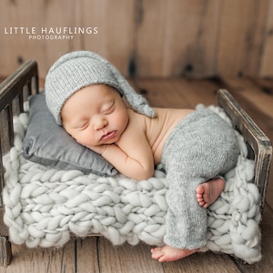 Knit sleepy hat and knit pants set, Knit stocking hat, photography prop Newborn Photography Prop, Photo Prop, Newborn prop