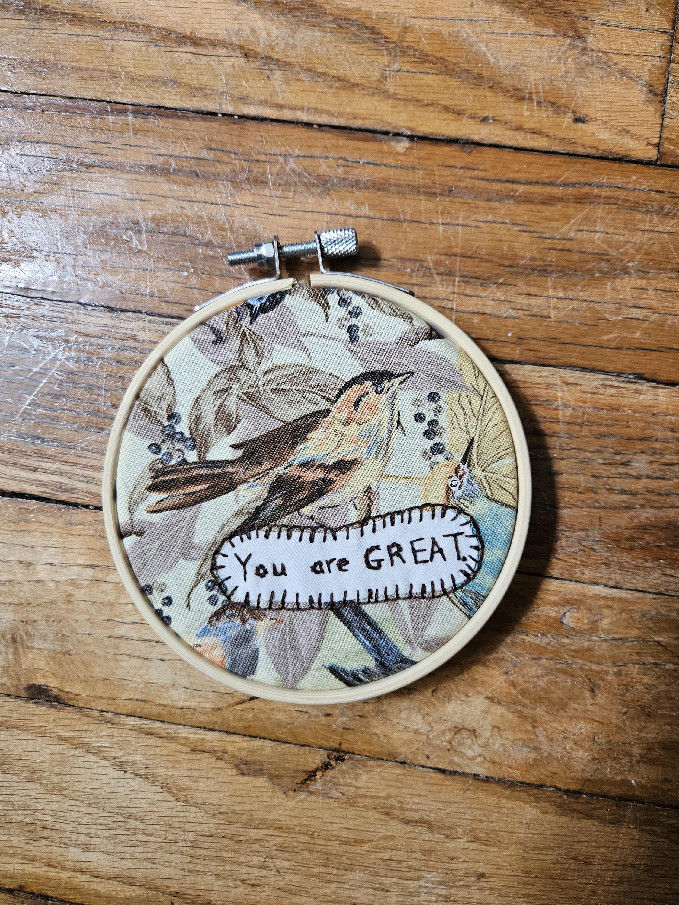 手刺しゅう　額　鳥 刺しゅうキット 『いきものと糸レシピ 文鳥とミモザの額装