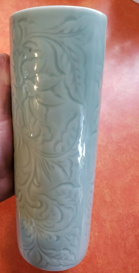 Asian celadon porcelain cylinder vase - image 3