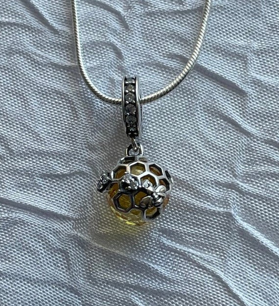 Gold Sparkly Bee Pendant | Gemma J