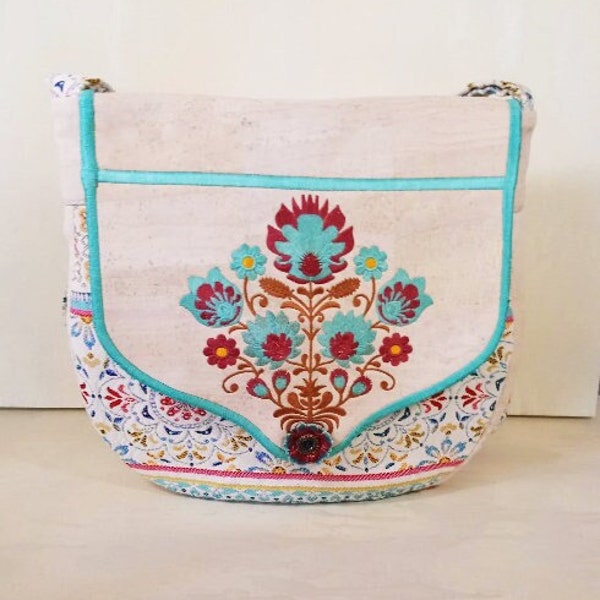 Sac à main  pour femme en tissu Jacquard sac bohème rabat liège blanc brodé broderie florale.