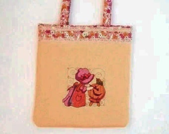 Tote-bag brodé enfants sac brodé broderie Halloween romantique sunbonnet peintre toile Sweigart jaune paille.