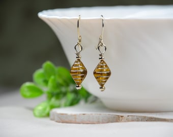 Pendientes de cuentas amarillas doradas: joyería amarilla única y sin níquel